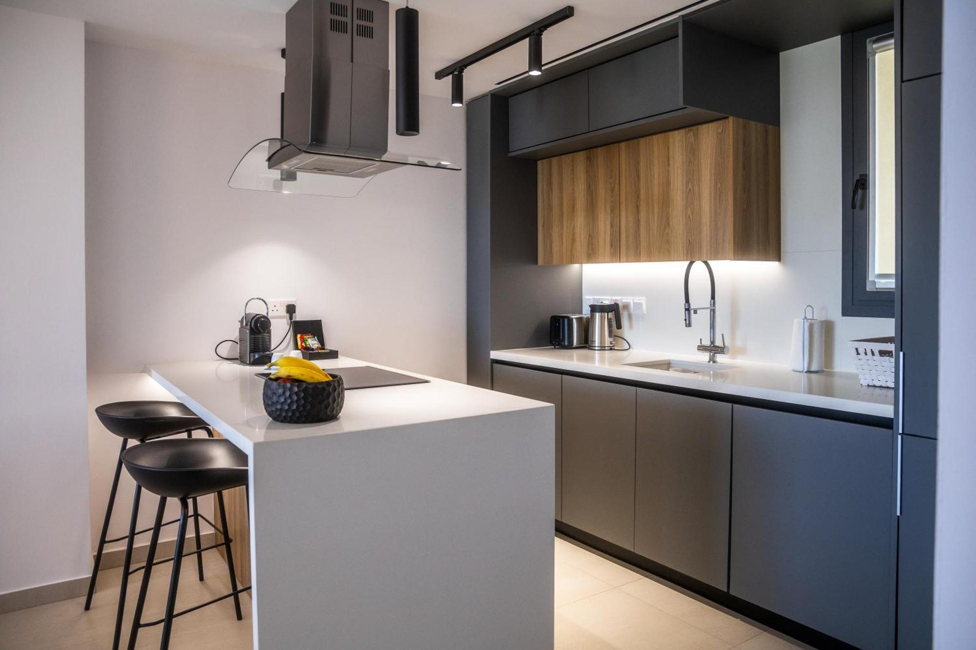 Paphos Waterside Sea View Apartments מראה חיצוני תמונה
