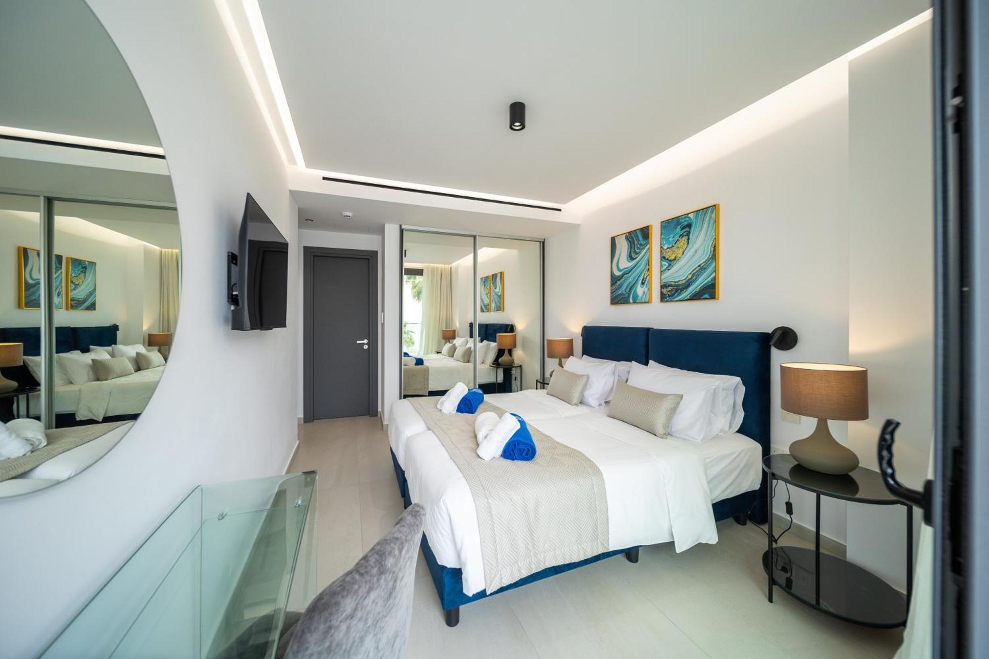 Paphos Waterside Sea View Apartments מראה חיצוני תמונה