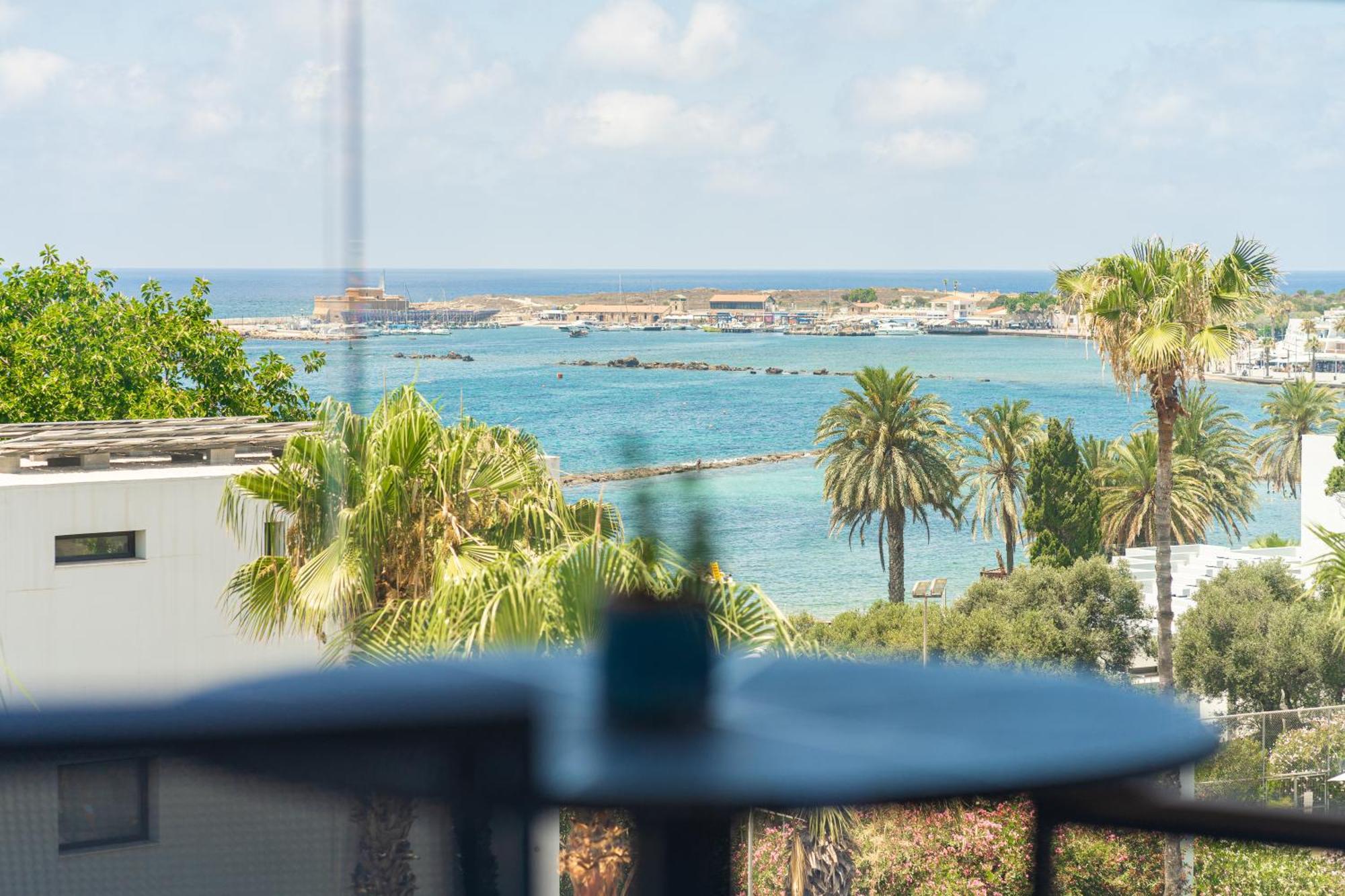 Paphos Waterside Sea View Apartments מראה חיצוני תמונה